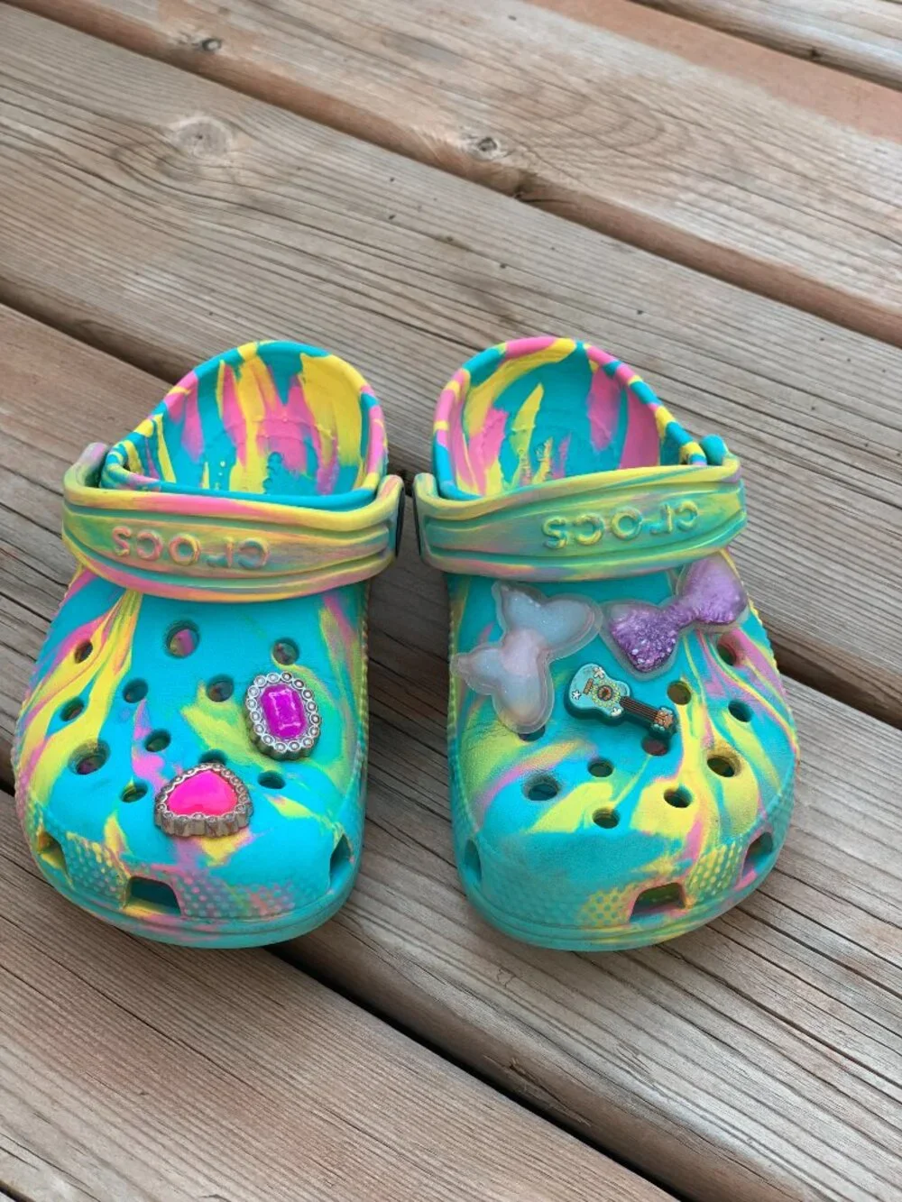 Crocs Clogs Toddler C 10 Classic Marbled Blue Pink Charms Slip On Beach Sandals